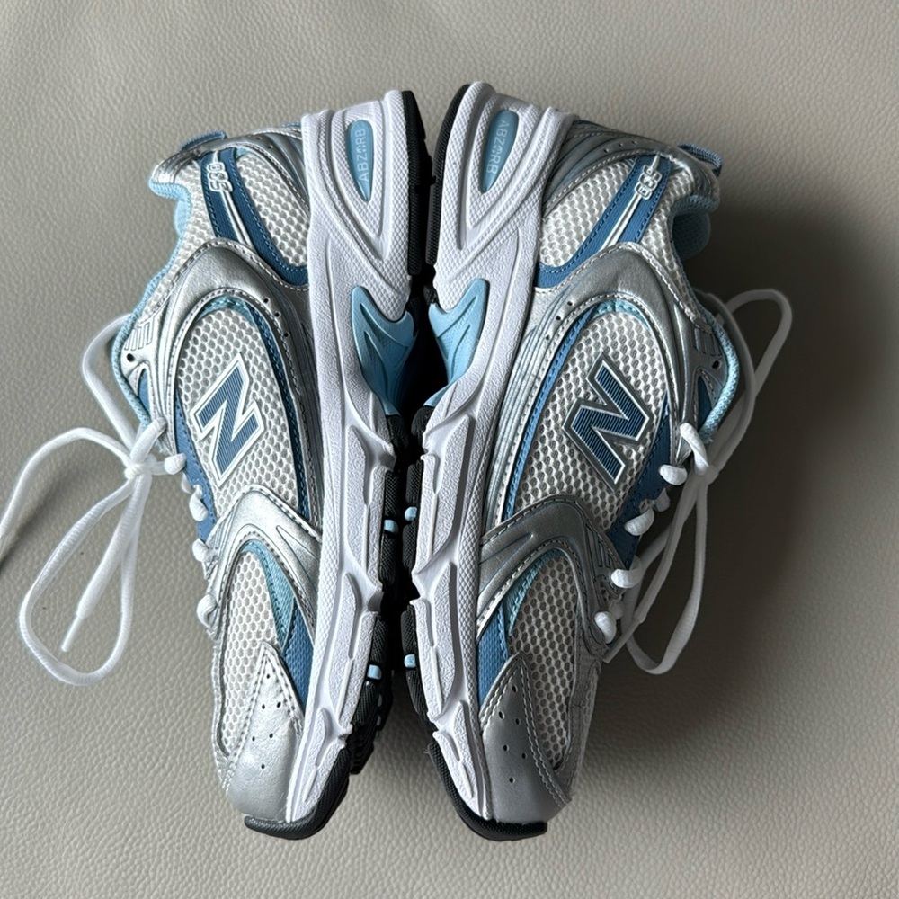 New Balance 530 Sneakers. Size 6.5 (24.5 cm) Excellent Condition